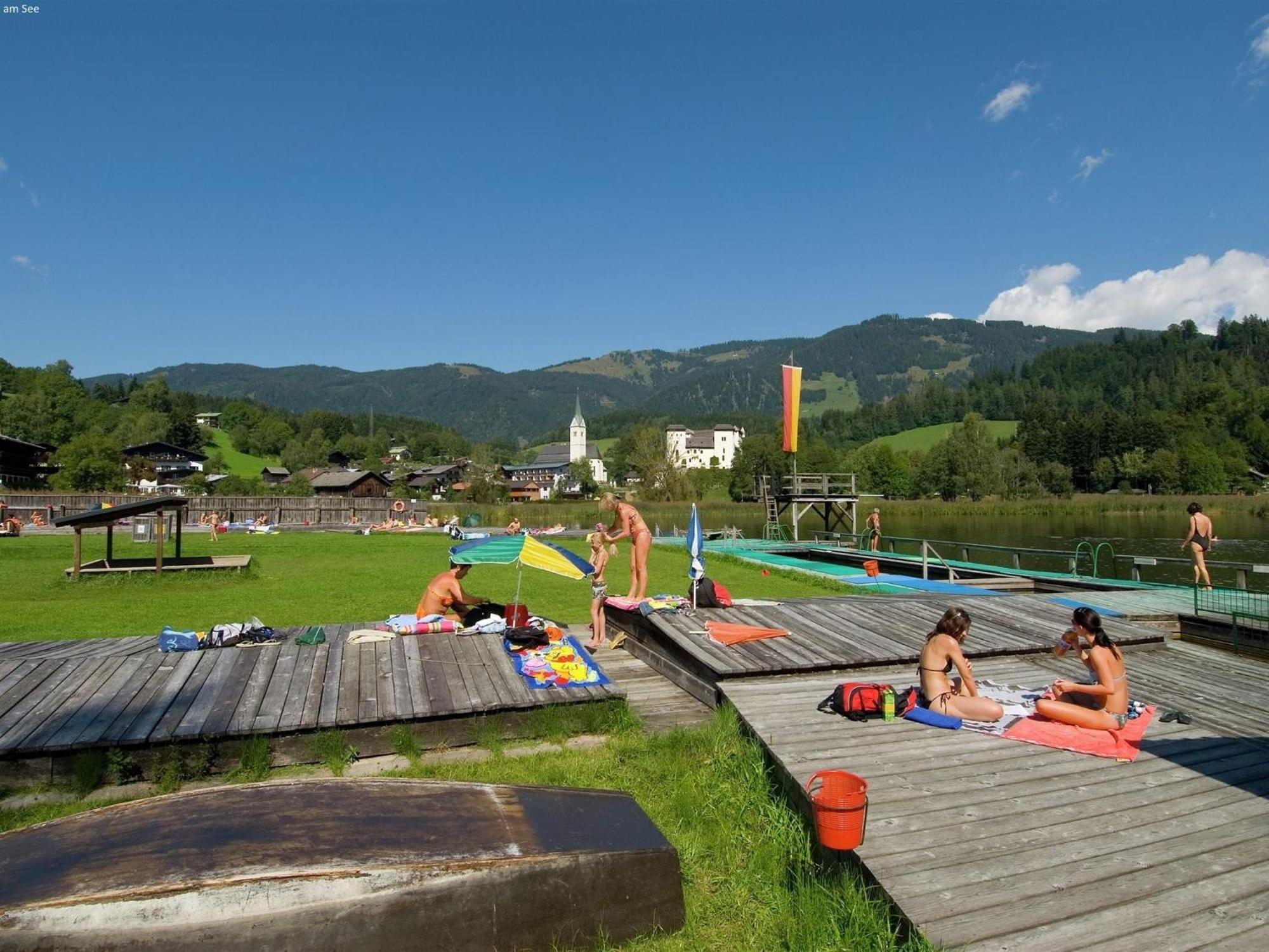 Luxurious Mansion In Goldegg Near Skiing Area ภายนอก รูปภาพ